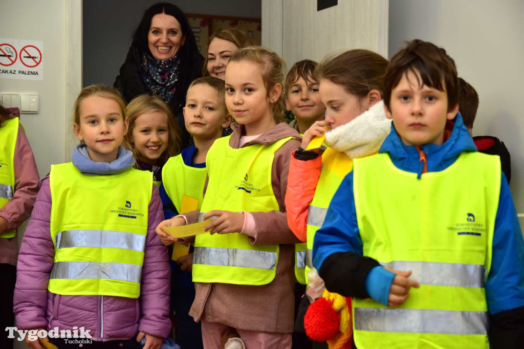 Dzieci z SP nr 2 z wizytą w Klubie seniora w Tucholi