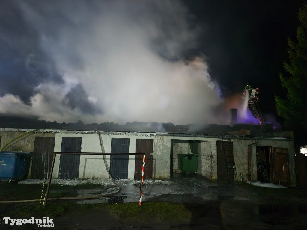 Tuchola. Pożar skupu złomu na ul. Chopina