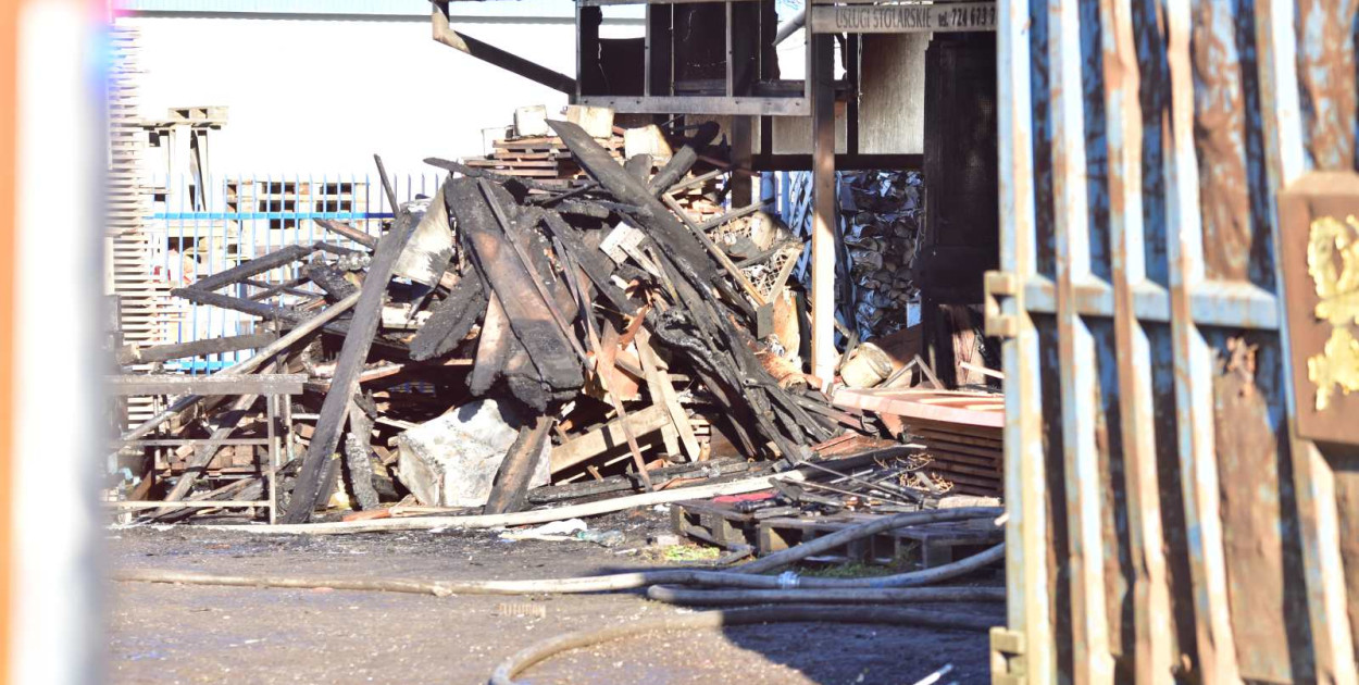 Pożar skupu złomu, stolarni, warsztatu w Tucholi – 31.10.25 r.