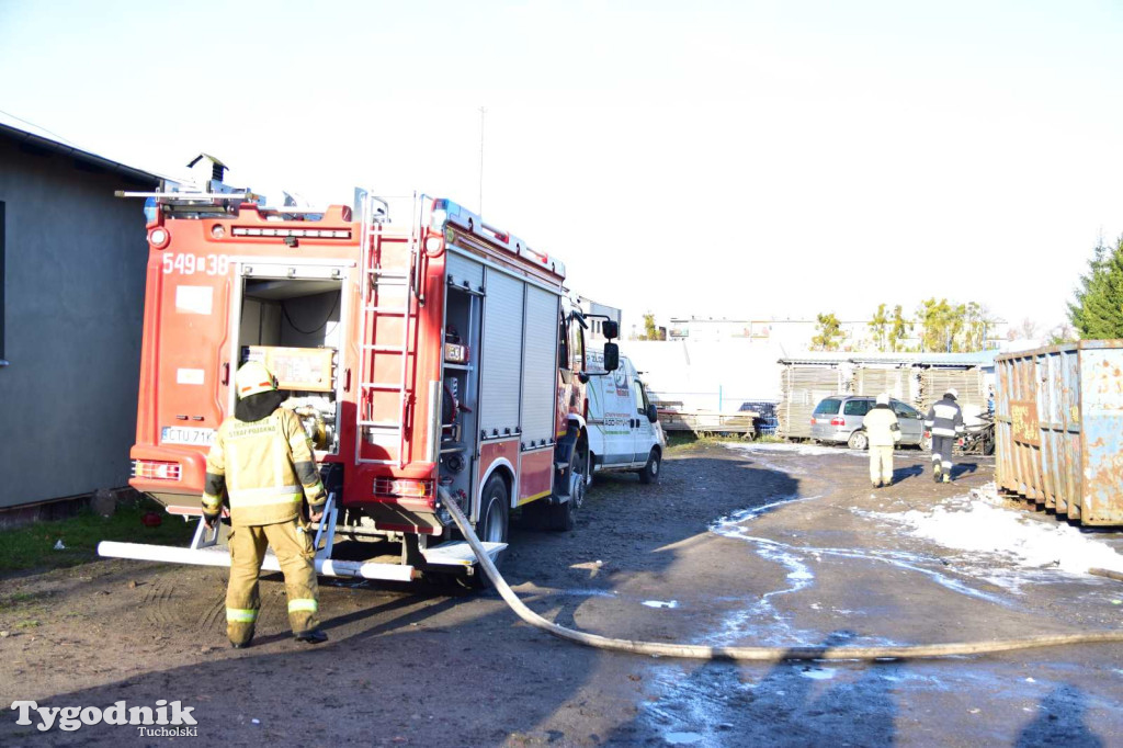 Pożar skupu złomu, stolarni, warsztatu w Tucholi – 31.10.25 r.
