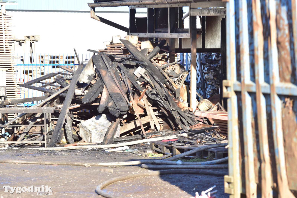 Pożar skupu złomu, stolarni, warsztatu w Tucholi – 31.10.25 r.