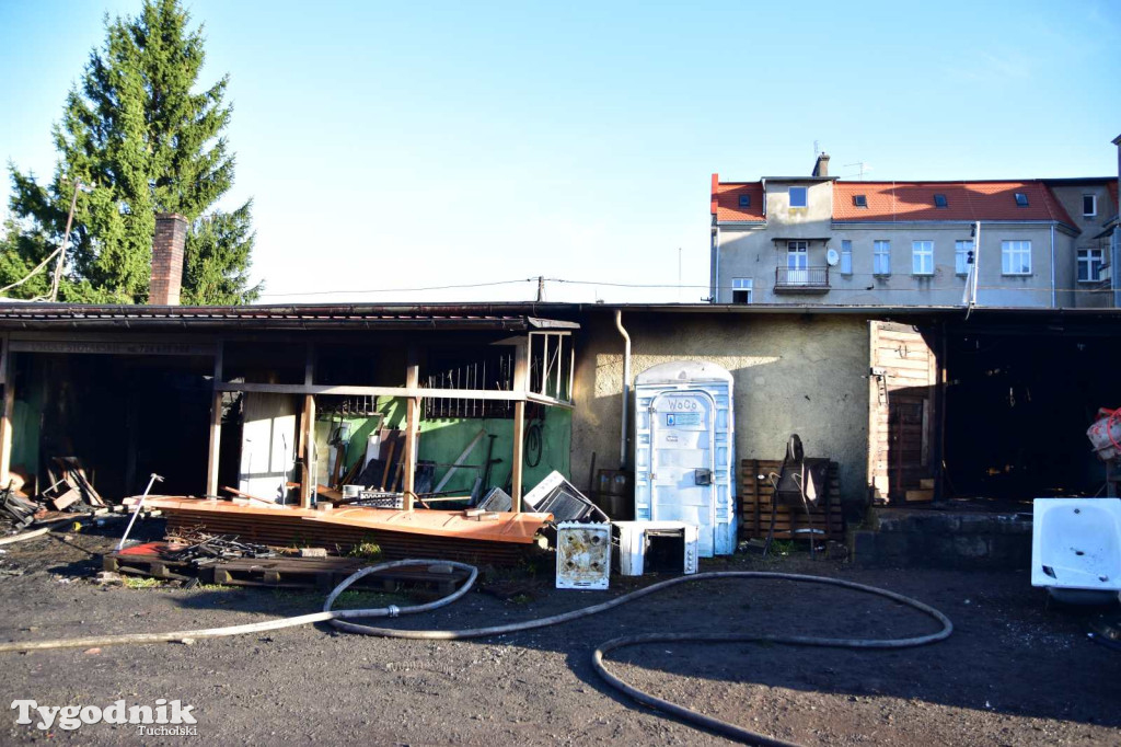 Pożar skupu złomu, stolarni, warsztatu w Tucholi – 31.10.25 r.