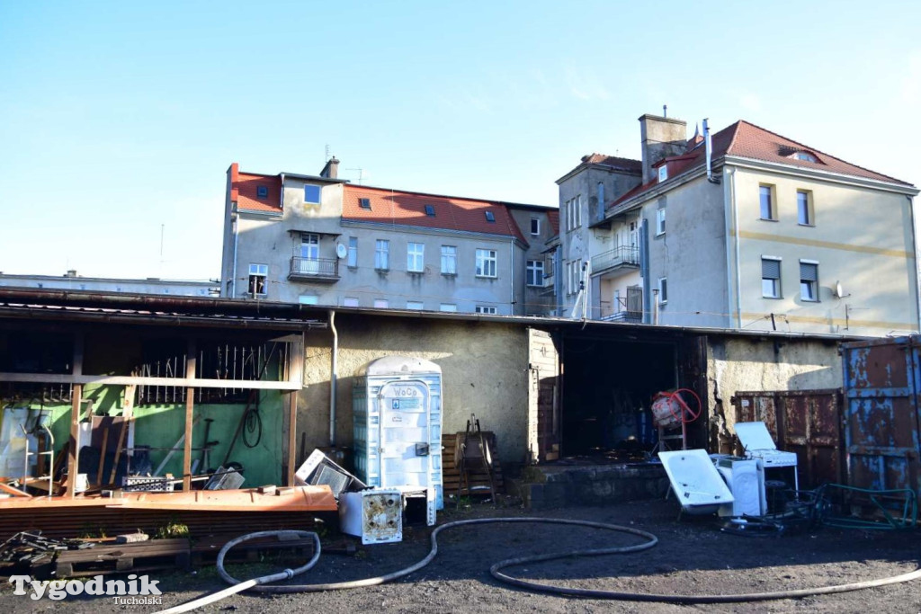 Pożar skupu złomu, stolarni, warsztatu w Tucholi – 31.10.25 r.