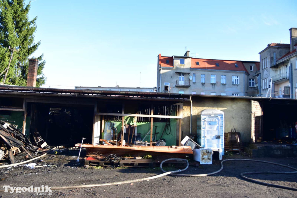Pożar skupu złomu, stolarni, warsztatu w Tucholi – 31.10.25 r.