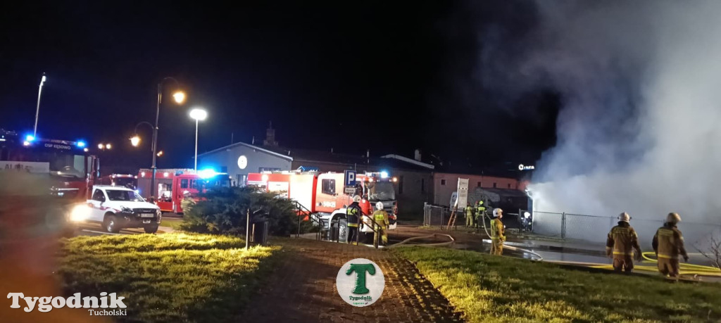 Pożar skupu złomu, stolarni, warsztatu w Tucholi – 31.10.25 r.