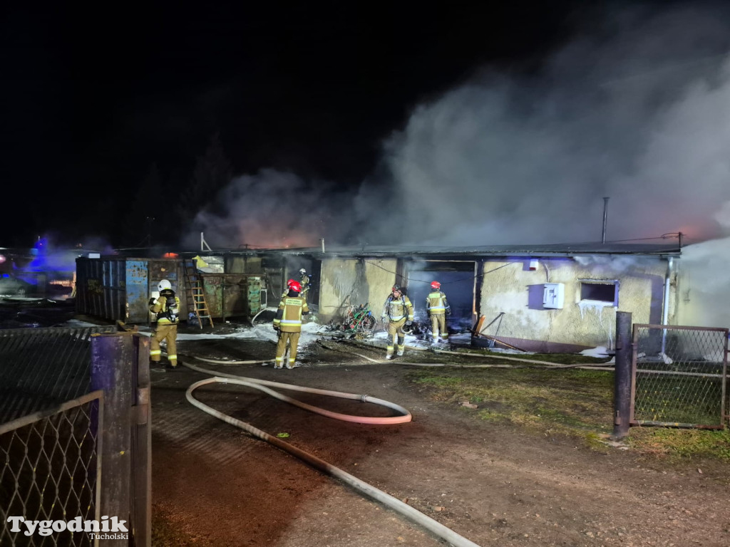 Pożar skupu złomu, stolarni, warsztatu w Tucholi – 31.10.25 r.