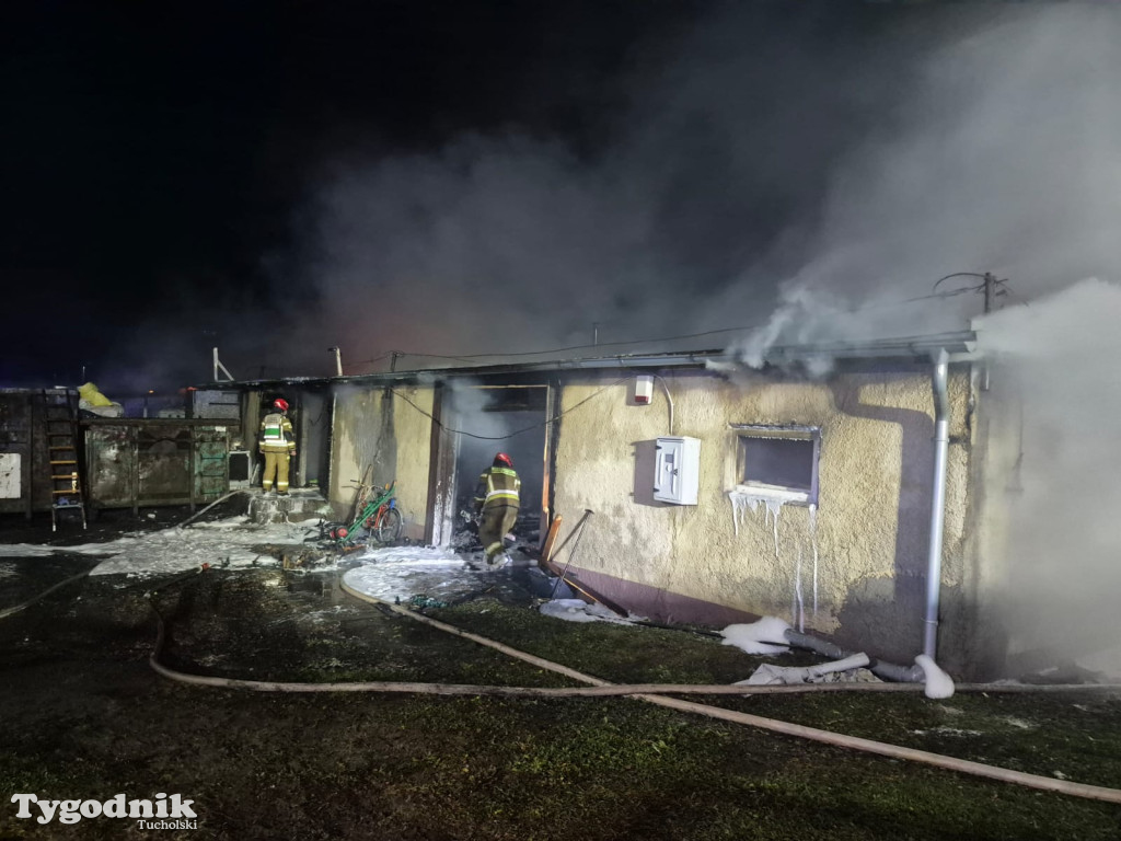 Pożar skupu złomu, stolarni, warsztatu w Tucholi – 31.10.25 r.