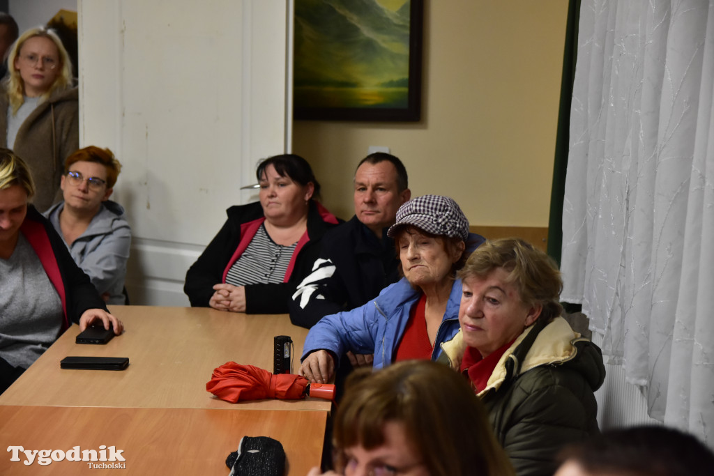 Co z blachami na drodze w Wełpinie? Powiat przyjechał zapowiedzieć zmiany!