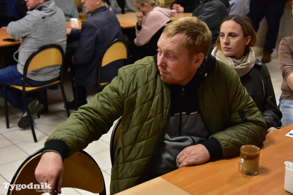 Co z blachami na drodze w Wełpinie? Powiat przyjechał zapowiedzieć zmiany!