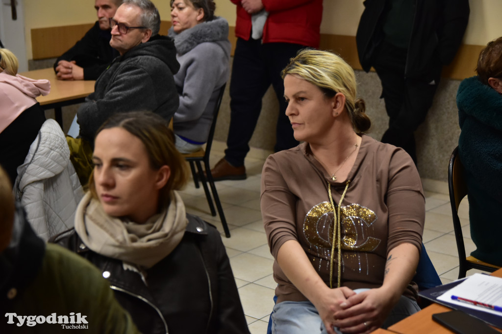 Co z blachami na drodze w Wełpinie? Powiat przyjechał zapowiedzieć zmiany!