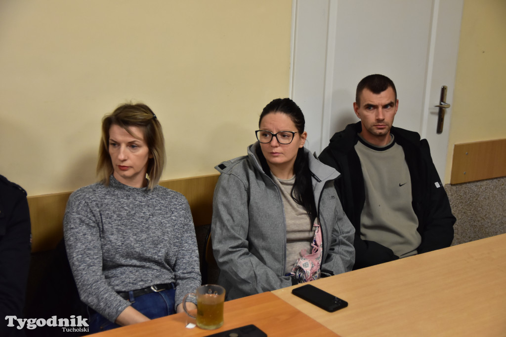 Co z blachami na drodze w Wełpinie? Powiat przyjechał zapowiedzieć zmiany!