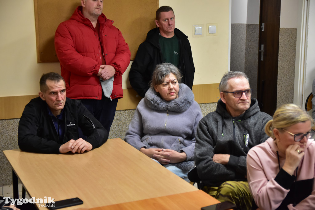 Co z blachami na drodze w Wełpinie? Powiat przyjechał zapowiedzieć zmiany!