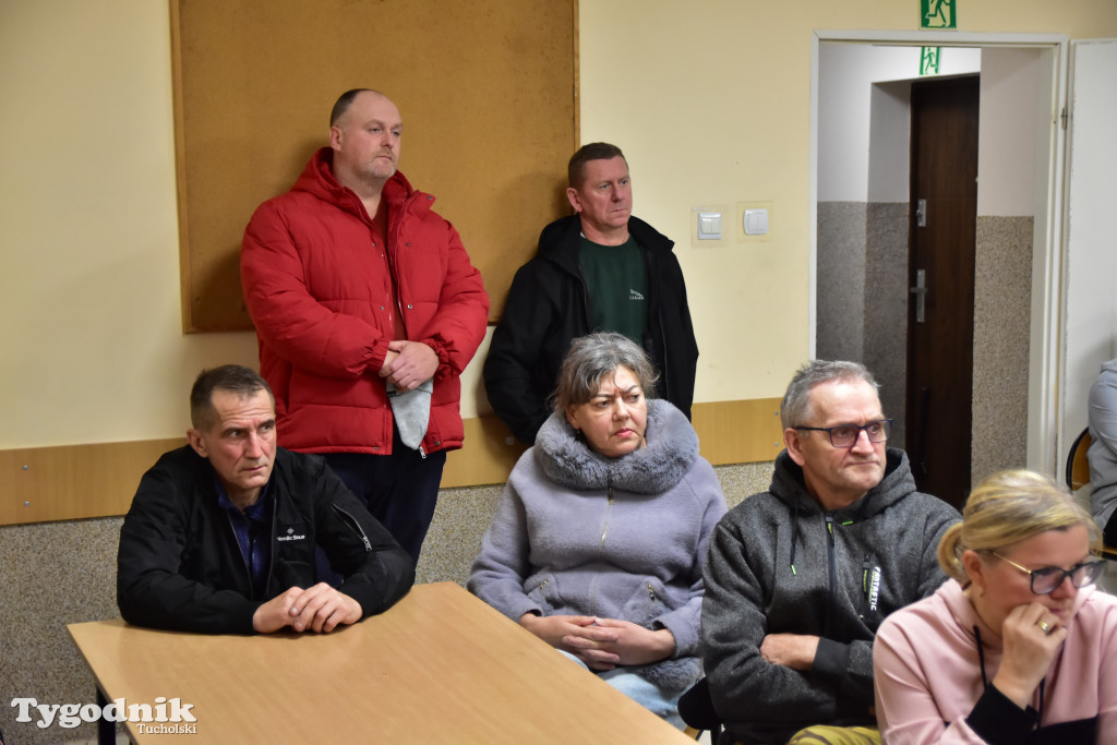 Co z blachami na drodze w Wełpinie? Powiat przyjechał zapowiedzieć zmiany!