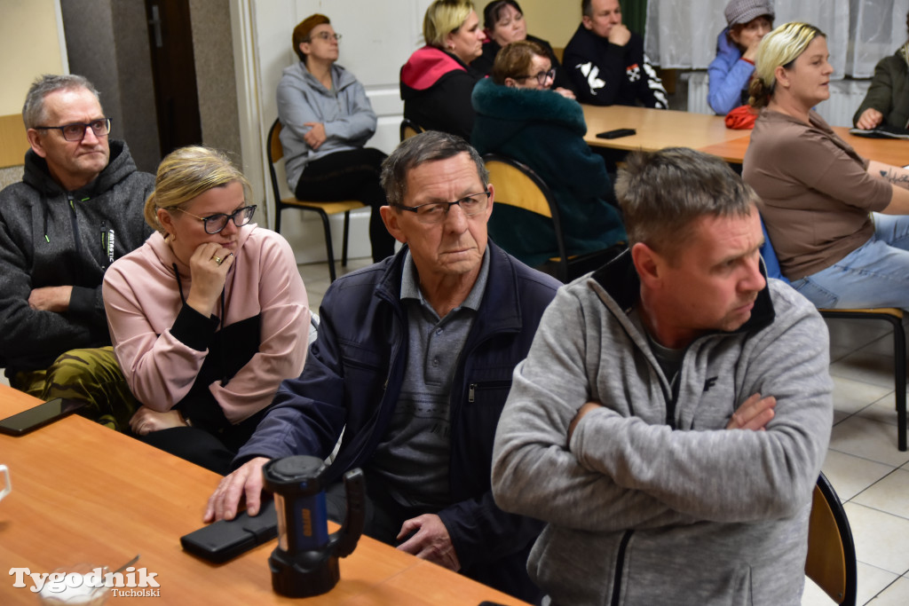 Co z blachami na drodze w Wełpinie? Powiat przyjechał zapowiedzieć zmiany!