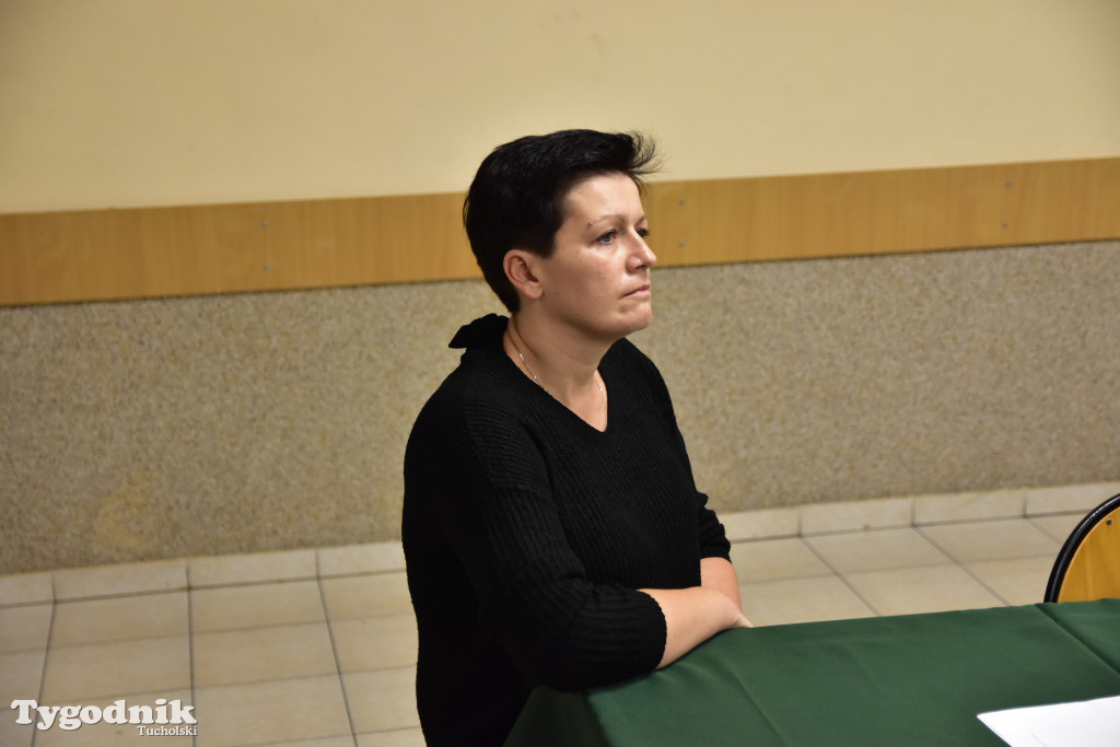 Co z blachami na drodze w Wełpinie? Powiat przyjechał zapowiedzieć zmiany!