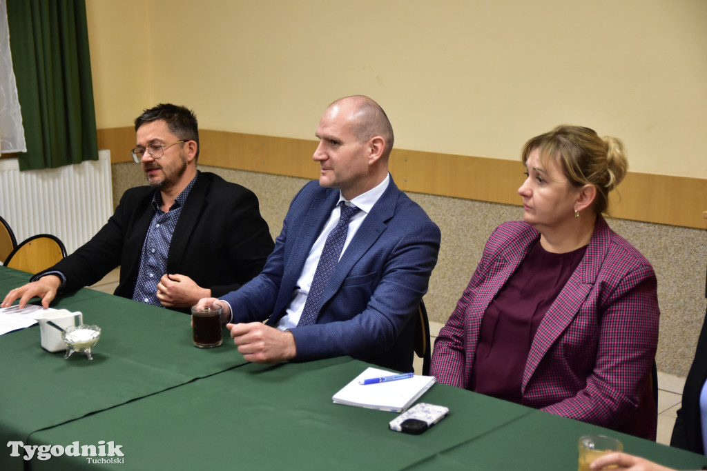 Co z blachami na drodze w Wełpinie? Powiat przyjechał zapowiedzieć zmiany!