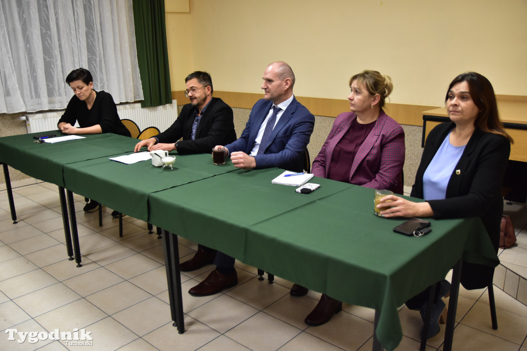 Co z blachami na drodze w Wełpinie? Powiat przyjechał zapowiedzieć zmiany!