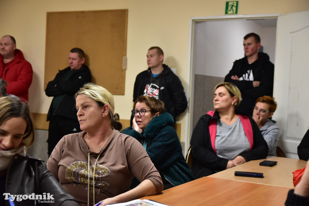 Co z blachami na drodze w Wełpinie? Powiat przyjechał zapowiedzieć zmiany!