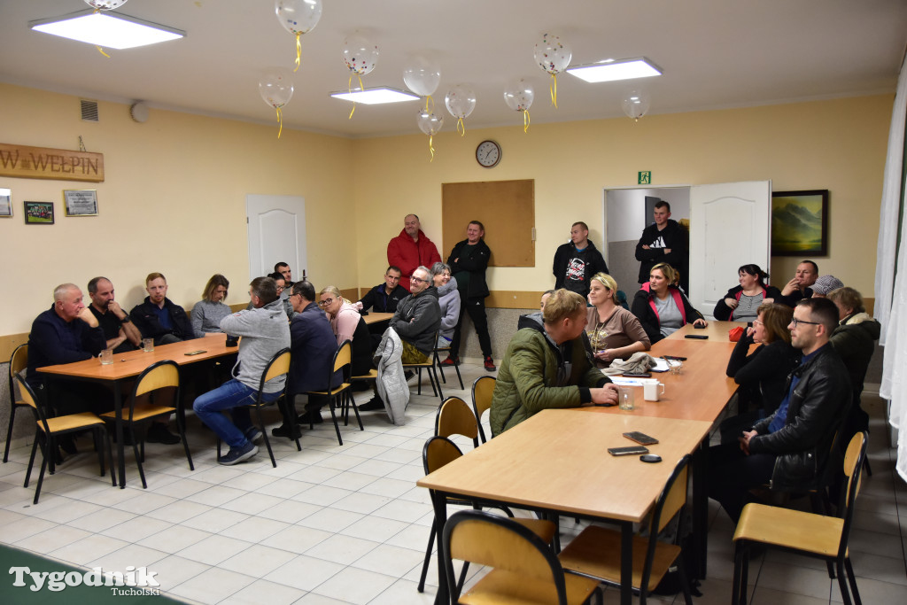 Co z blachami na drodze w Wełpinie? Powiat przyjechał zapowiedzieć zmiany!