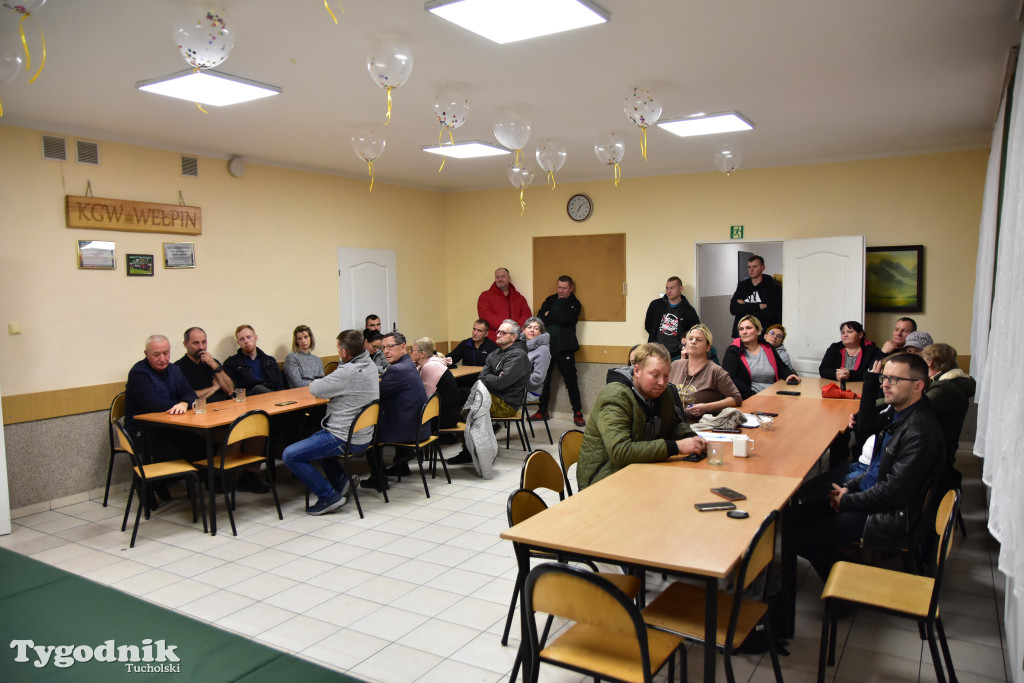 Co z blachami na drodze w Wełpinie? Powiat przyjechał zapowiedzieć zmiany!