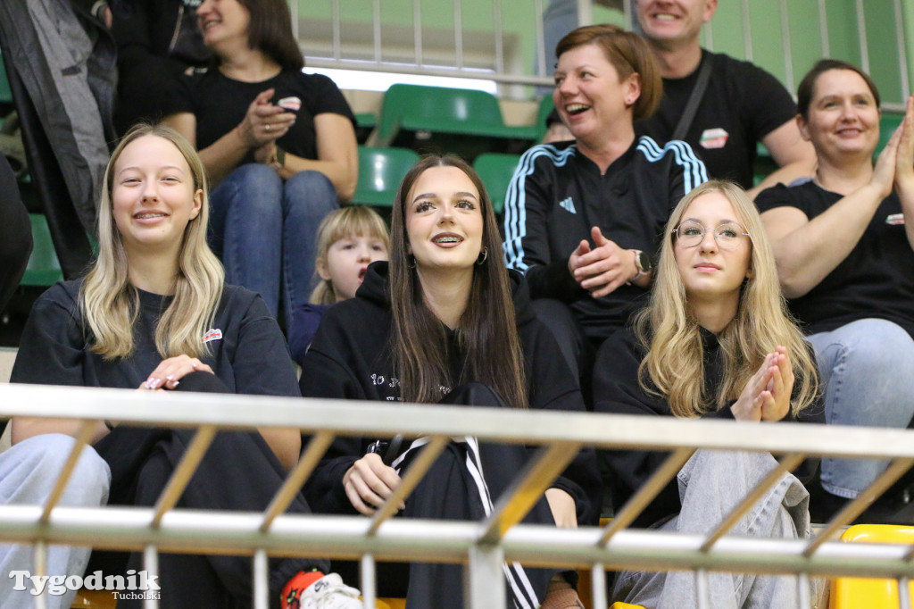 Siatkówka - liga wojewódzka młodziczek: dwa turnieje w Tucholi