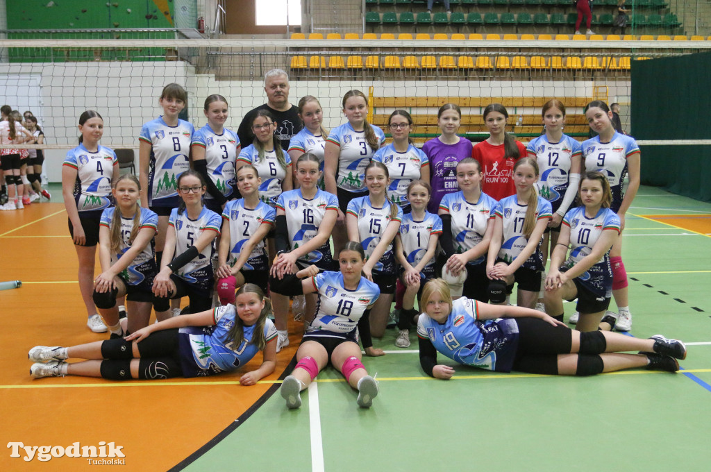 Siatkówka - liga wojewódzka młodziczek: dwa turnieje w Tucholi