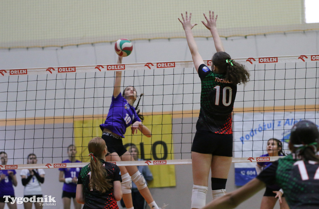 Siatkówka - liga wojewódzka młodziczek: dwa turnieje w Tucholi