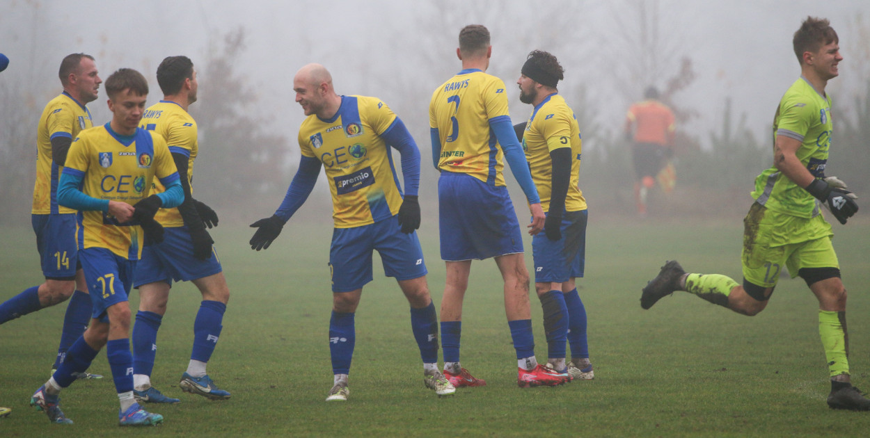 Klasa okręgowa: Rawys CEO Raciąż - Zawisza II Bydgoszcz 4:2 (3:2)