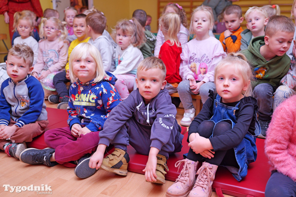 Mądre przedstawienie Przedszkola nr 1 w Tucholi. Tolerancja naszą siłą