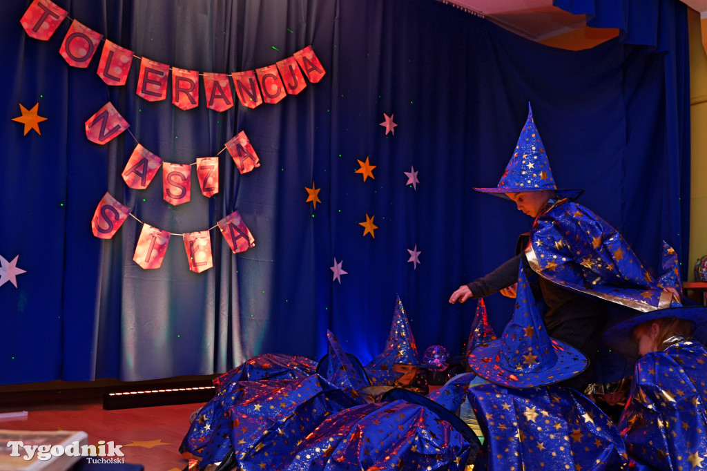 Mądre przedstawienie Przedszkola nr 1 w Tucholi. Tolerancja naszą siłą