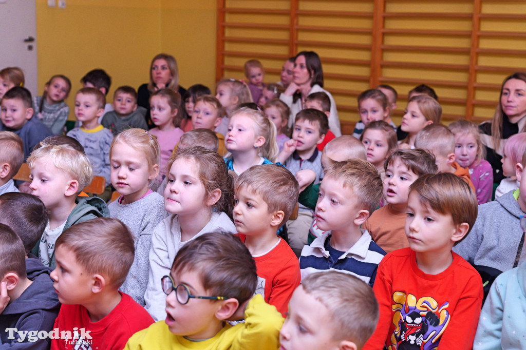 Mądre przedstawienie Przedszkola nr 1 w Tucholi. Tolerancja naszą siłą