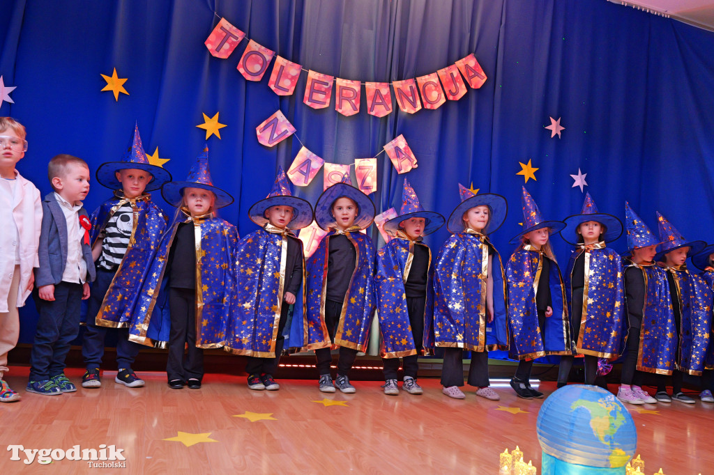 Mądre przedstawienie Przedszkola nr 1 w Tucholi. Tolerancja naszą siłą
