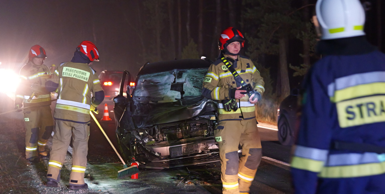 Samochód osobowy i harweters. Wypadek na trasie Tuchola-Tleń w Zalesiu