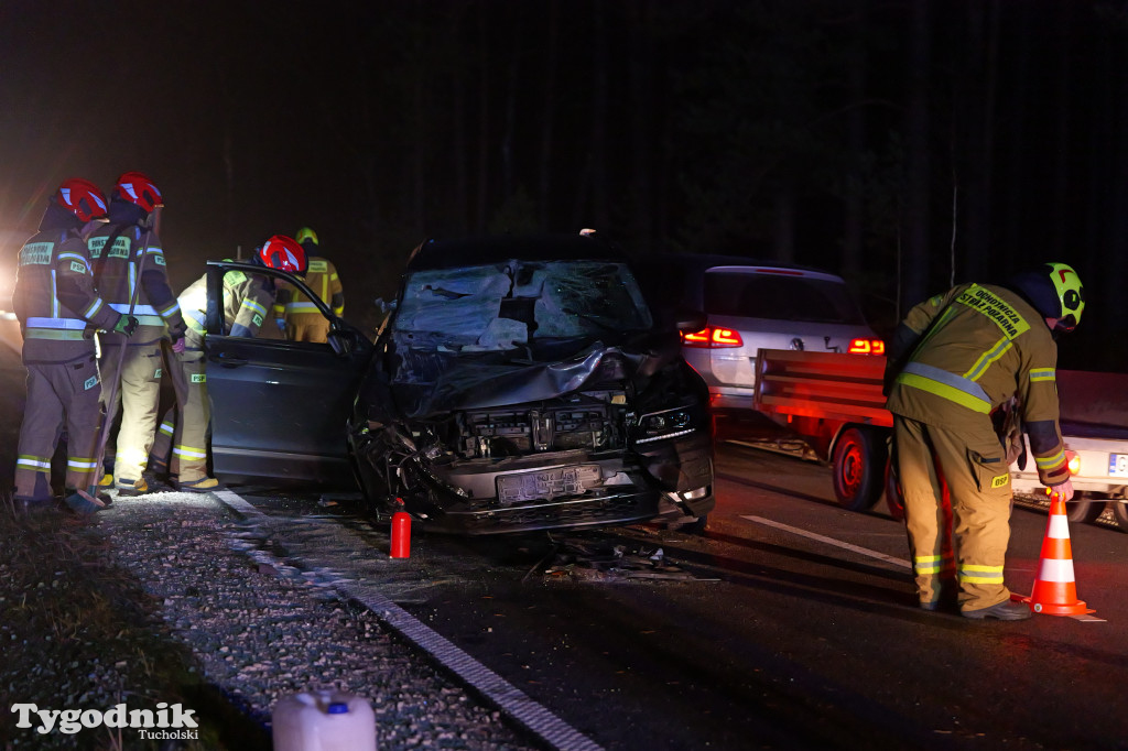 Samochód osobowy i harweters. Wypadek na trasie Tuchola-Tleń w Zalesiu
