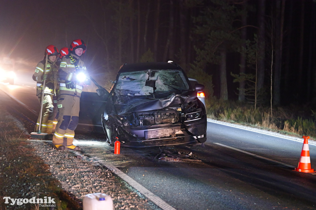 Samochód osobowy i harweters. Wypadek na trasie Tuchola-Tleń w Zalesiu