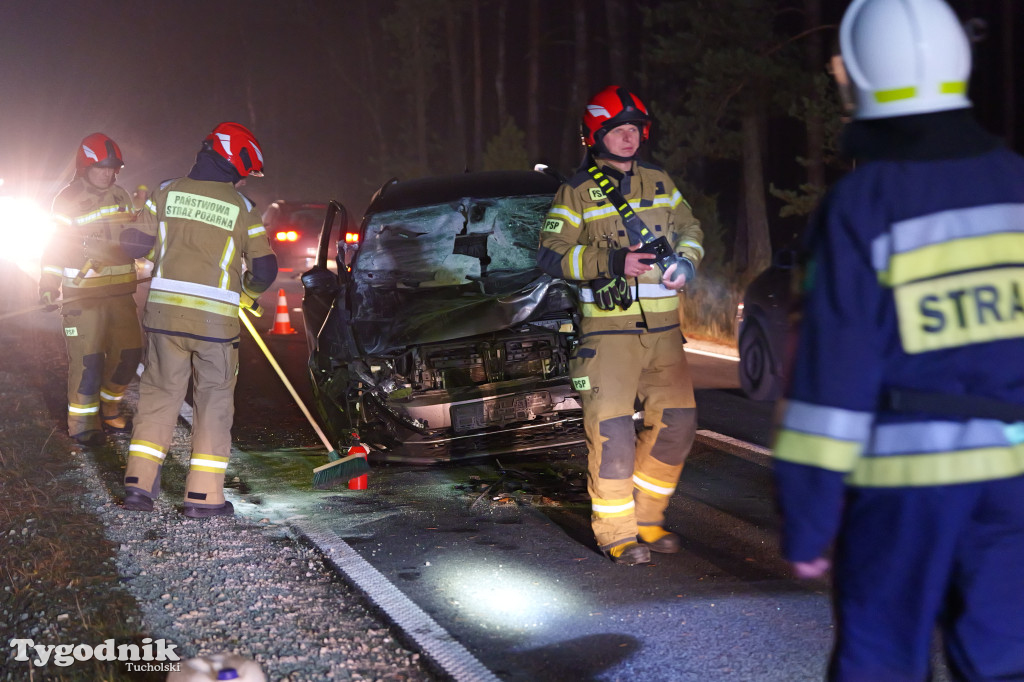 Samochód osobowy i harweters. Wypadek na trasie Tuchola-Tleń w Zalesiu