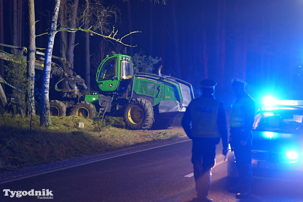 Samochód osobowy i harweters. Wypadek na trasie Tuchola-Tleń w Zalesiu