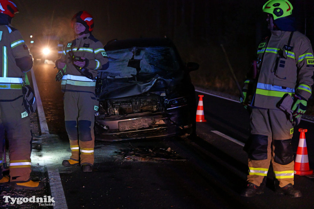 Samochód osobowy i harweters. Wypadek na trasie Tuchola-Tleń w Zalesiu