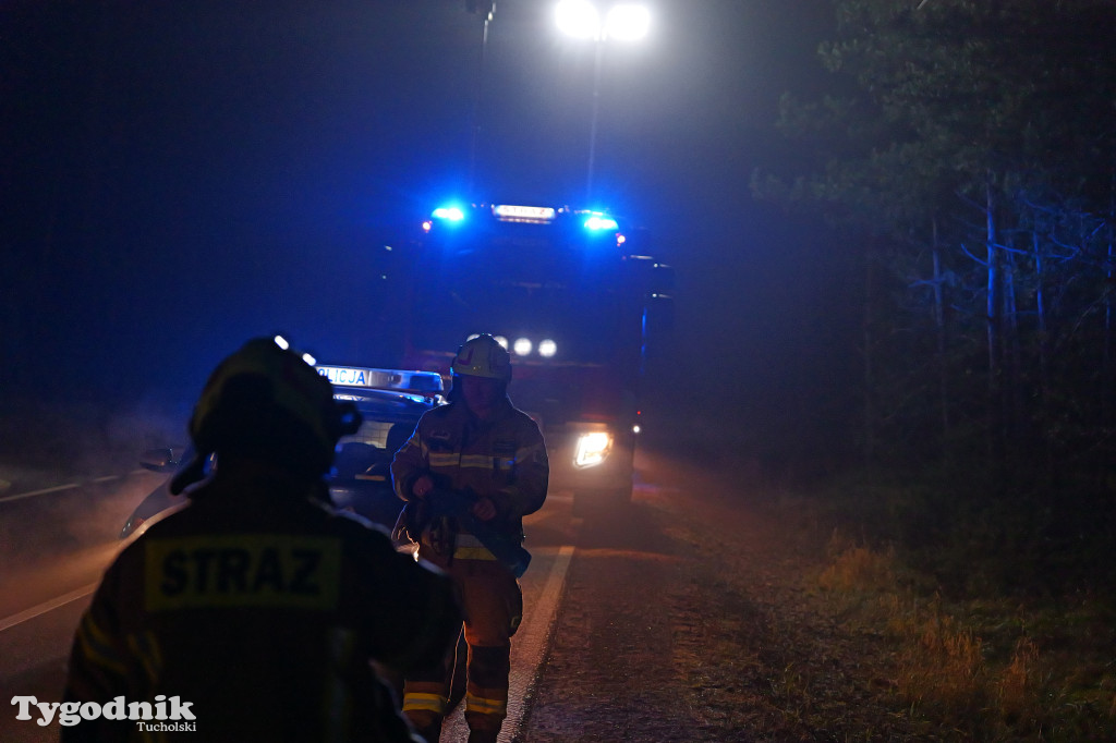 Samochód osobowy i harweters. Wypadek na trasie Tuchola-Tleń w Zalesiu
