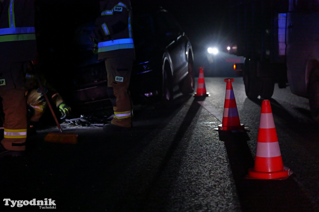 Samochód osobowy i harweters. Wypadek na trasie Tuchola-Tleń w Zalesiu