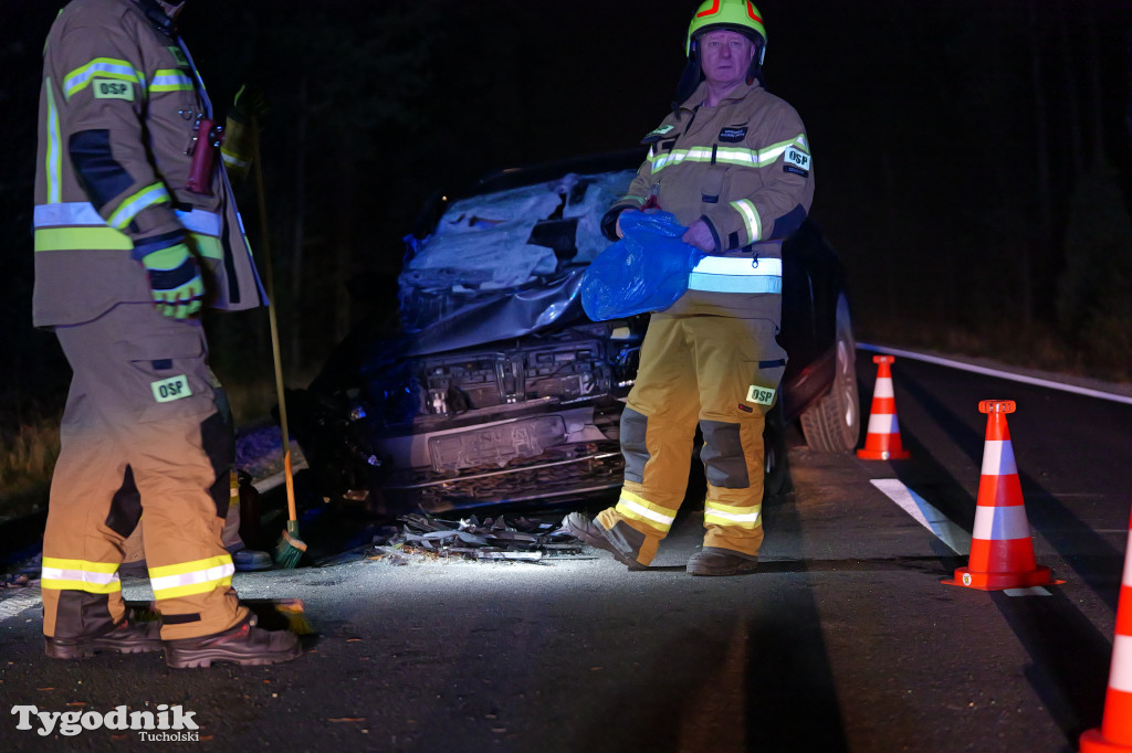 Samochód osobowy i harweters. Wypadek na trasie Tuchola-Tleń w Zalesiu