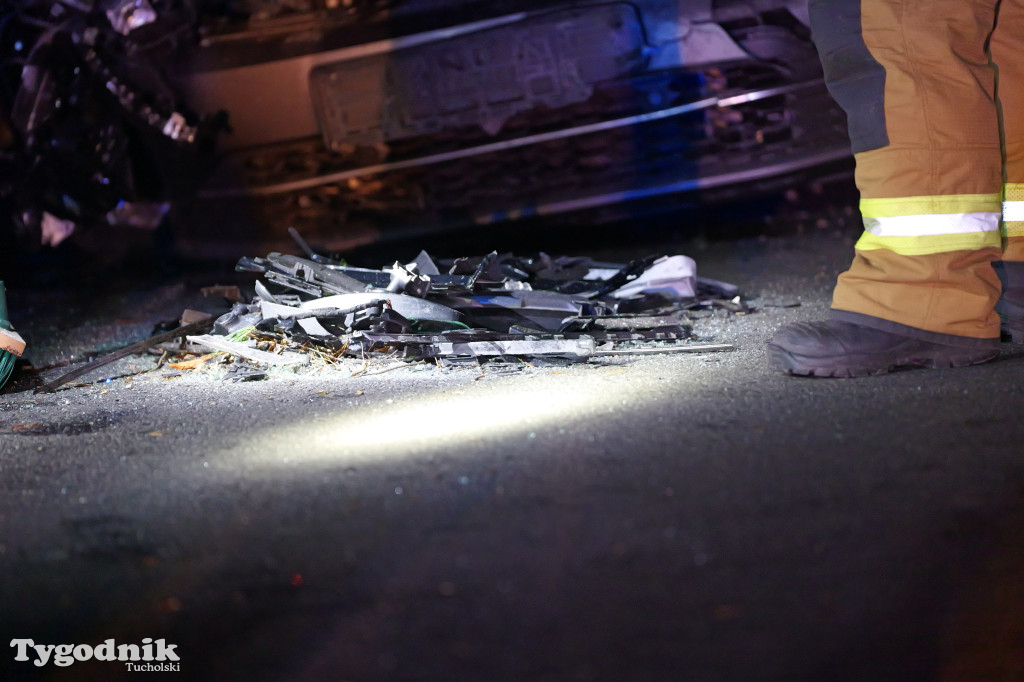 Samochód osobowy i harweters. Wypadek na trasie Tuchola-Tleń w Zalesiu