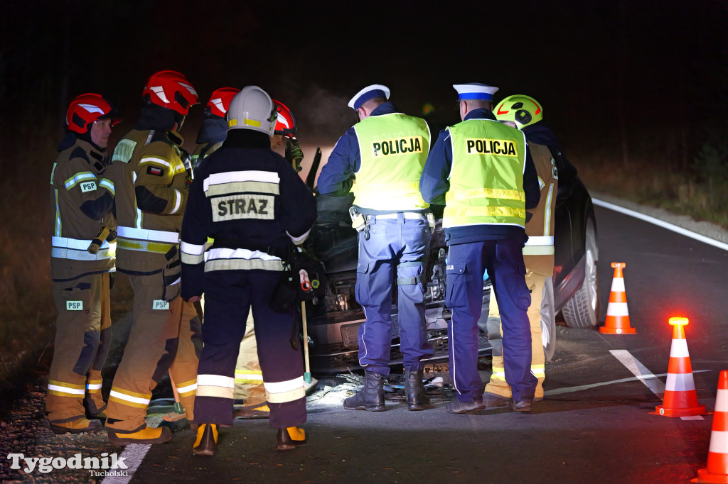 Samochód osobowy i harweters. Wypadek na trasie Tuchola-Tleń w Zalesiu