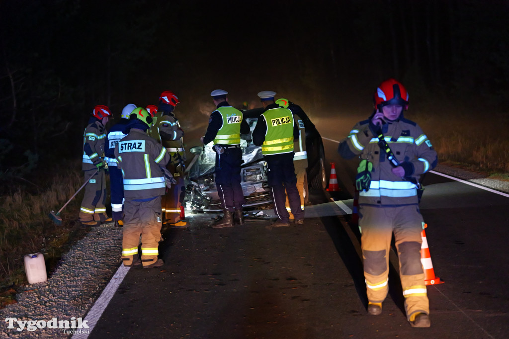 Samochód osobowy i harweters. Wypadek na trasie Tuchola-Tleń w Zalesiu