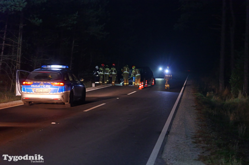 Samochód osobowy i harweters. Wypadek na trasie Tuchola-Tleń w Zalesiu