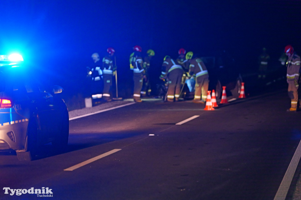 Samochód osobowy i harweters. Wypadek na trasie Tuchola-Tleń w Zalesiu