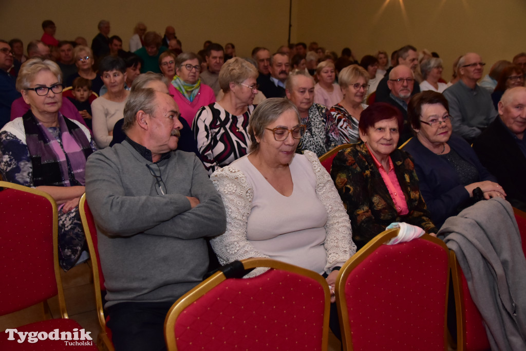 Popołudniowy spektakl w B-CKiP Gminy Lubiewo zgromadził tłumy 