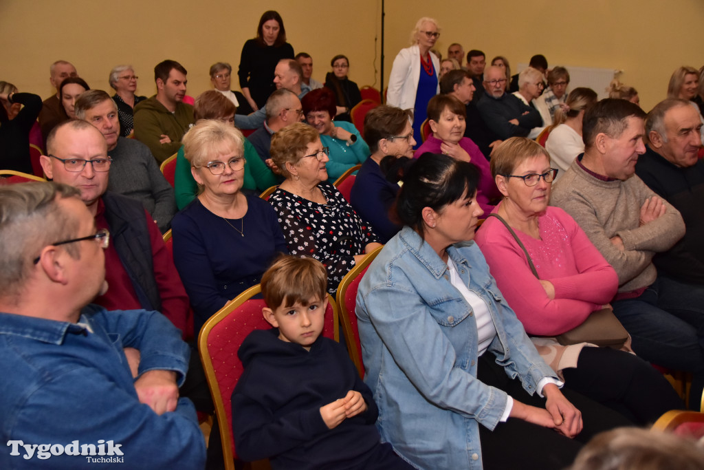 Popołudniowy spektakl w B-CKiP Gminy Lubiewo zgromadził tłumy 