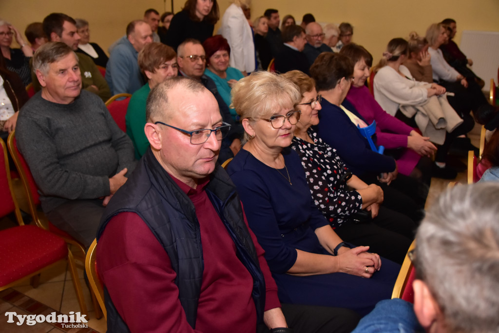 Popołudniowy spektakl w B-CKiP Gminy Lubiewo zgromadził tłumy 