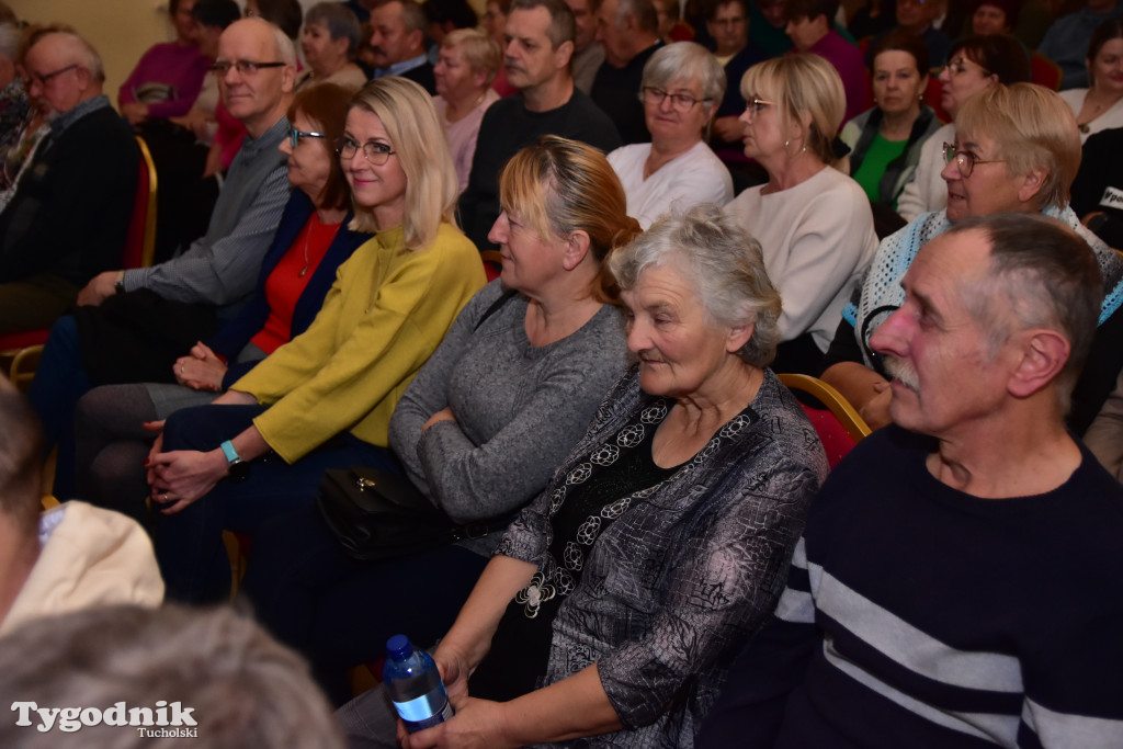 Popołudniowy spektakl w B-CKiP Gminy Lubiewo zgromadził tłumy 
